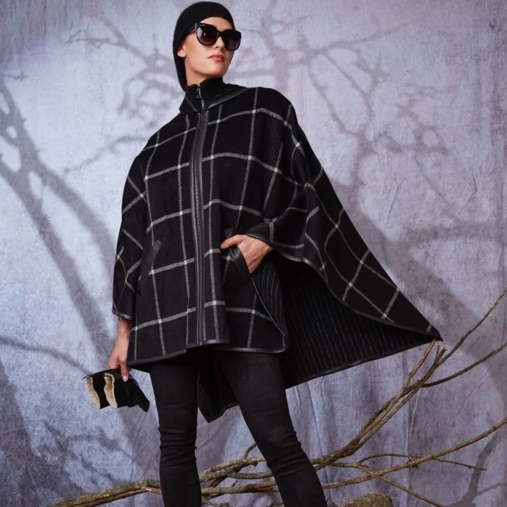 Ladies Tahari Full Zip Collar Dolman Sleeve Poncho Sweater Black Plaid S/M
